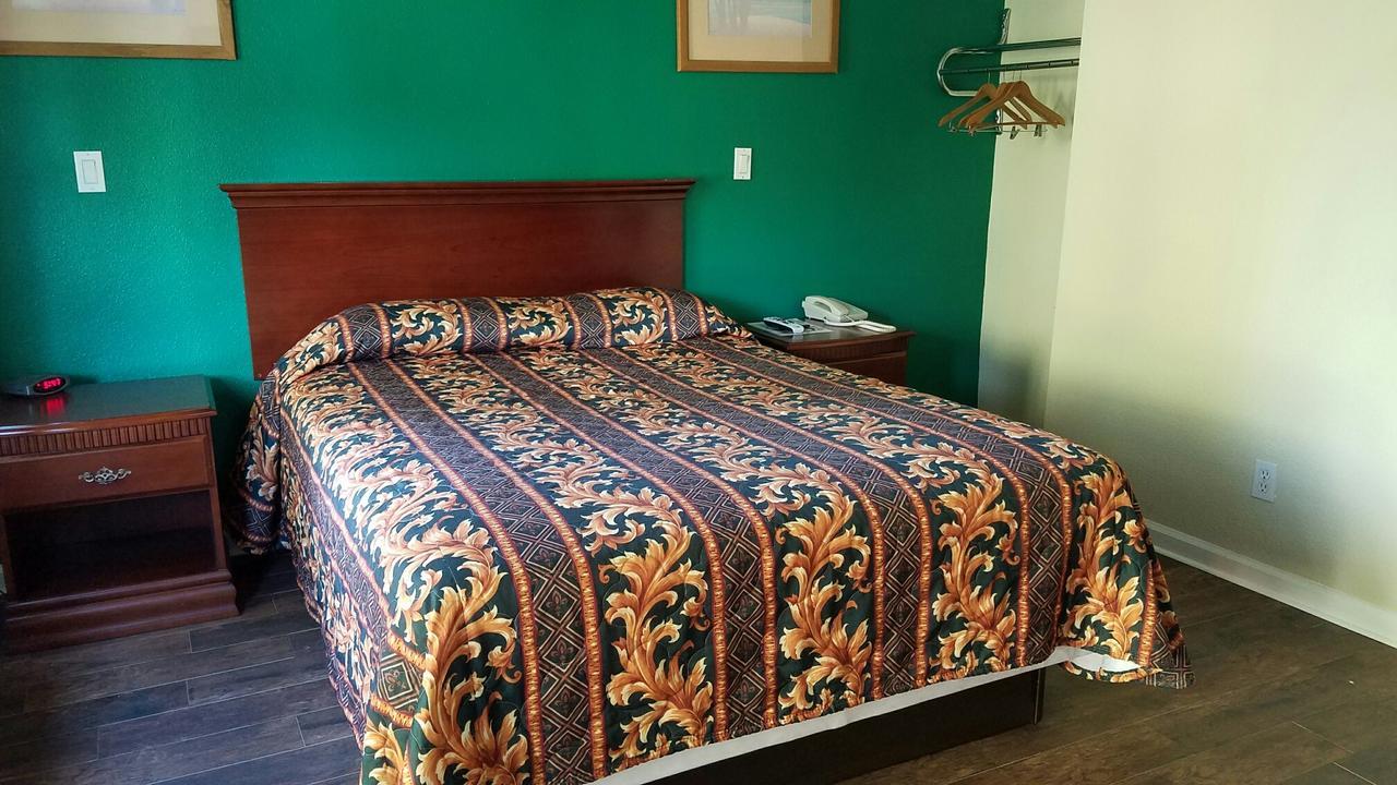 Standard Queen Room