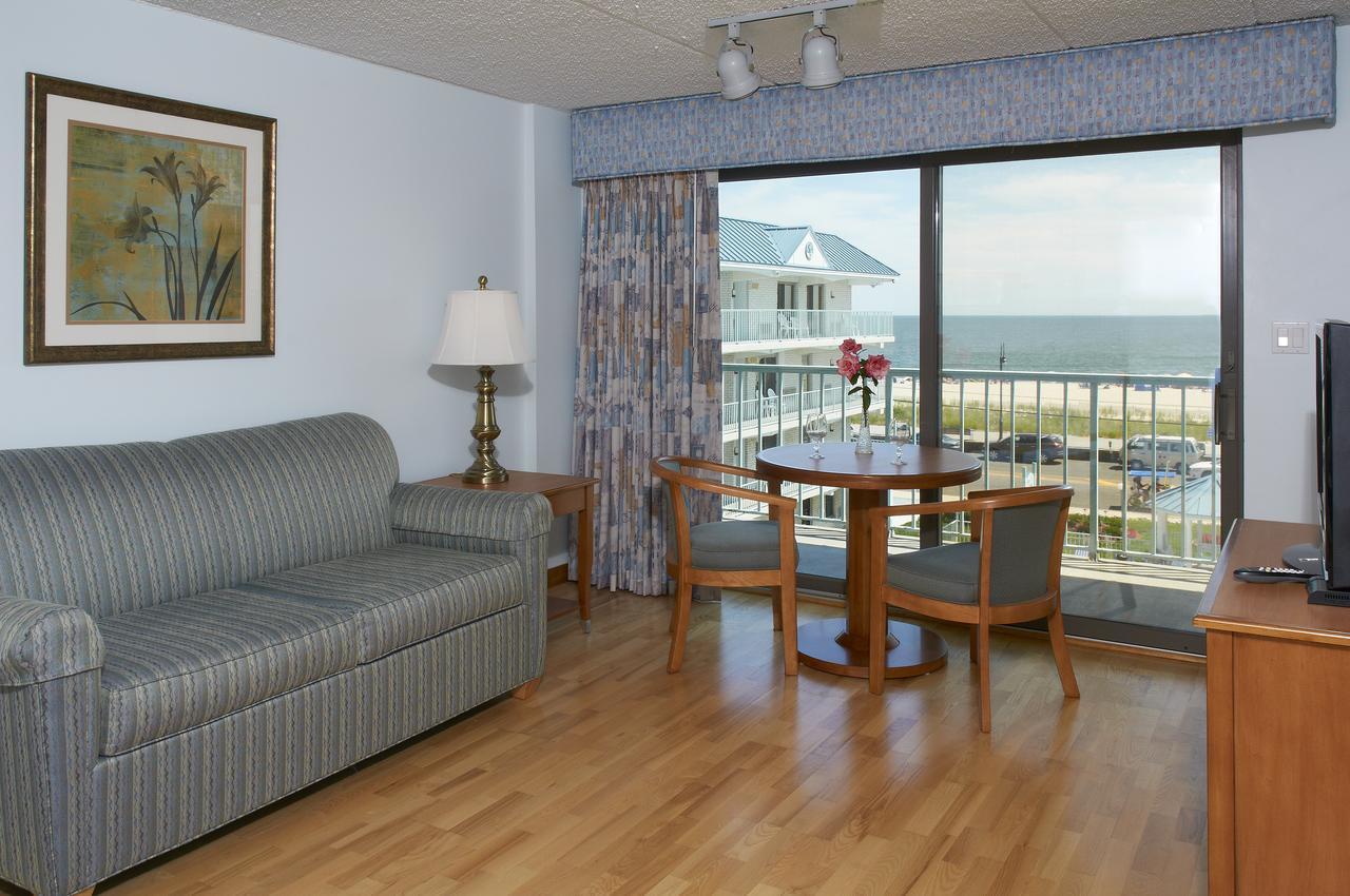 TWO-ROOM ROYAL OCEANFRONT SUITE,605122779:JPEG