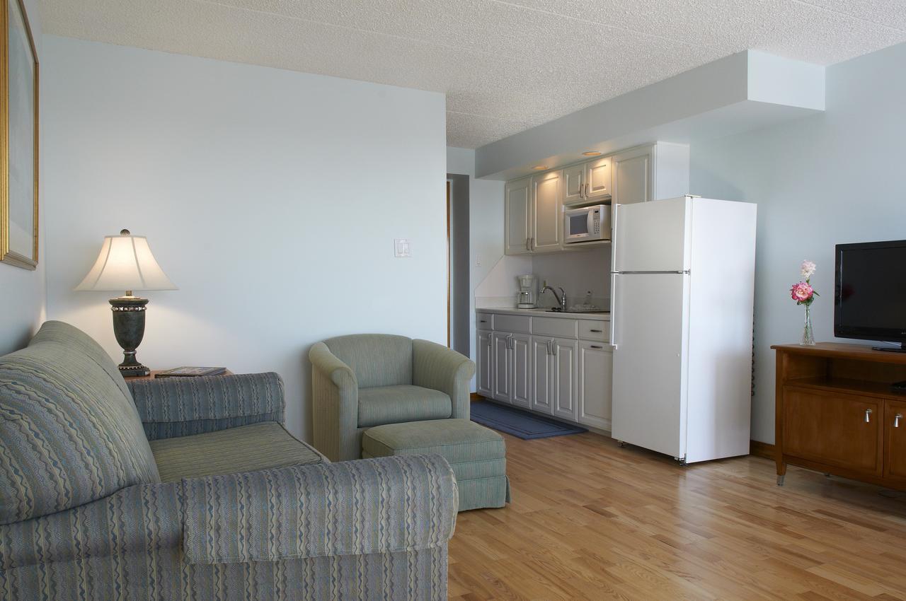 Two-Room Poolside Suite,605202000:JPEG