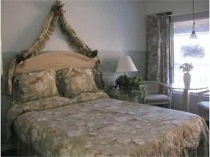 Habitación con cama grande