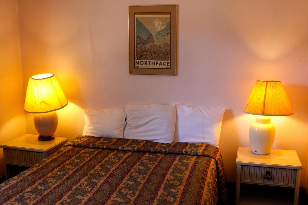 Habitación con cama grande