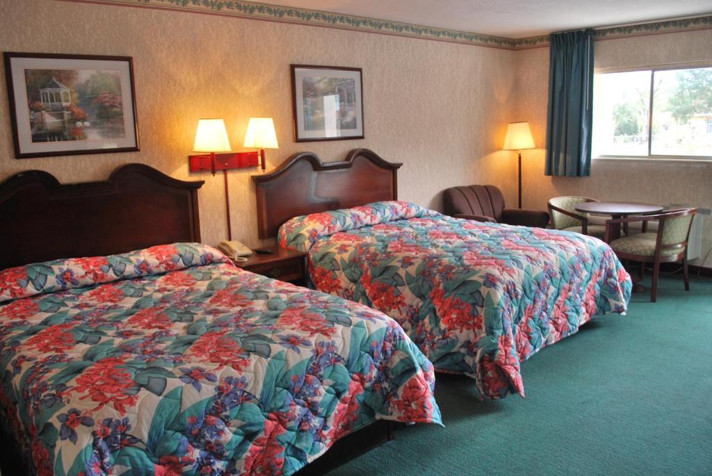 Deluxe Queen Room Two Queen Beds Non-Smoking