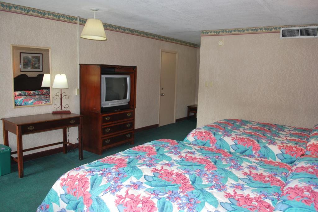 Deluxe Queen Room Two Queen Beds Non-Smoking