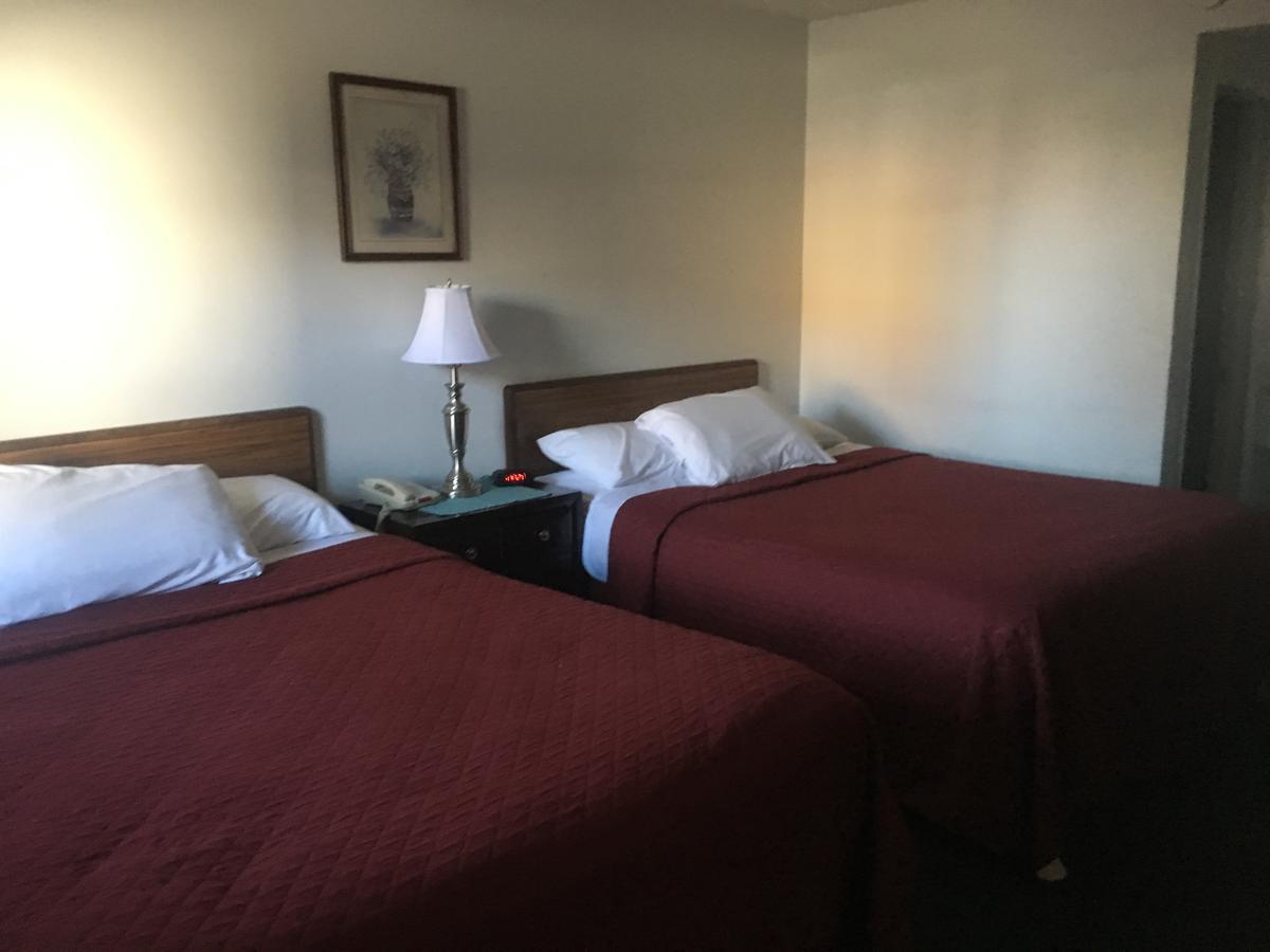 Queen Room Two Queen Beds Motel,634556067:JPEG