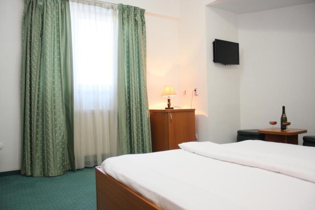 Triple Room,159062919:JPEG