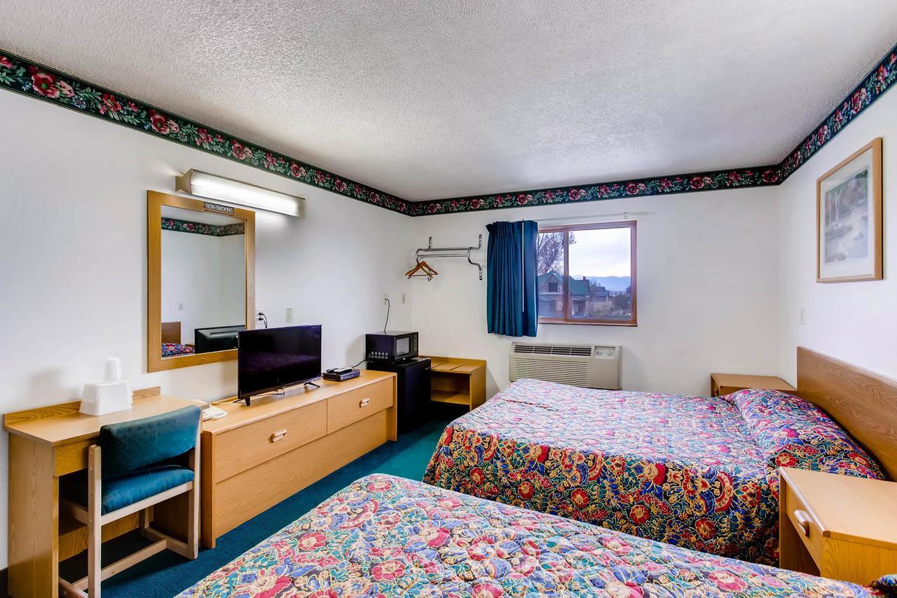 Queen Room with Two Queen Beds,646506156:JPEG