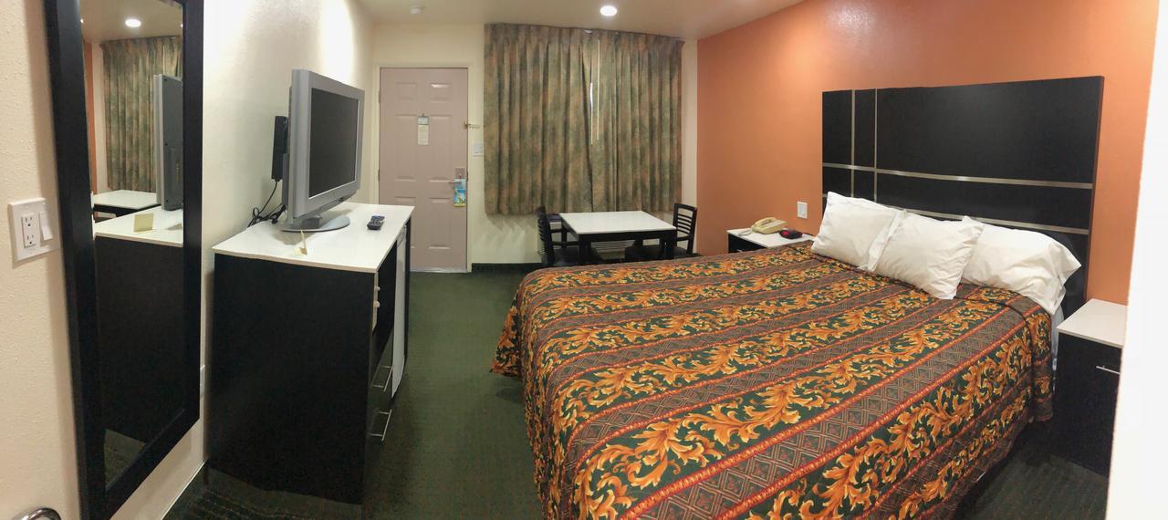 King Room - Non-Smoking