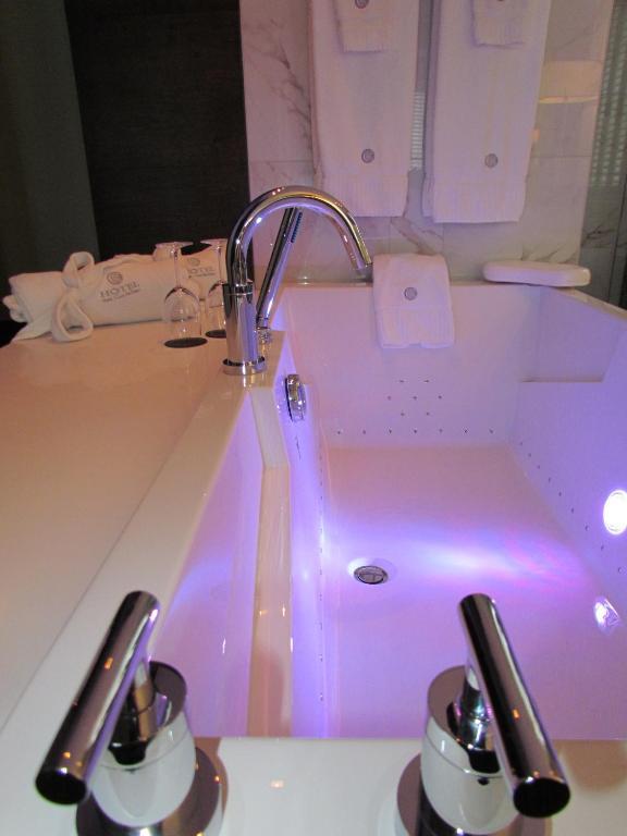 Suite King avec Salle de Bains Décloisonnée