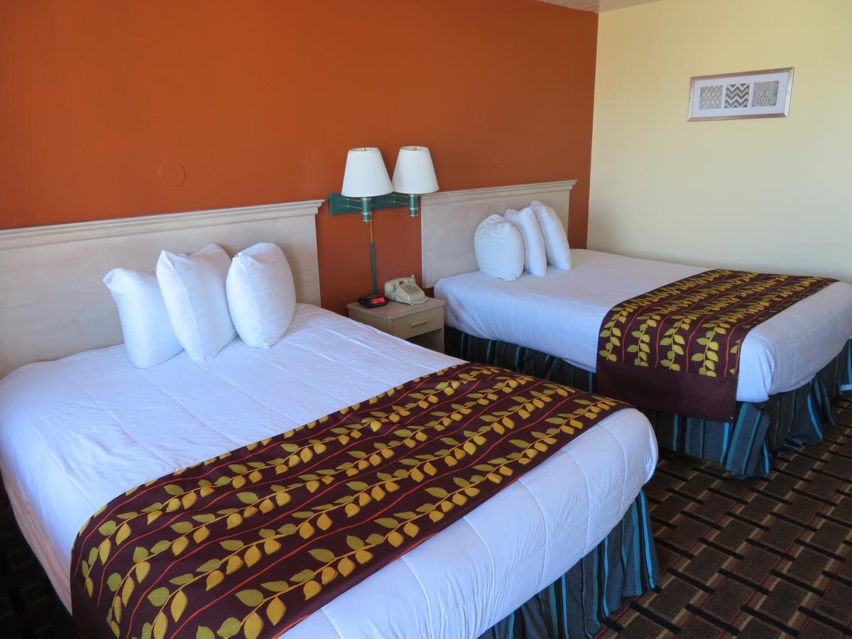 Queen Room with Two Queen Beds - Non-Smoking,655473573:JPEG