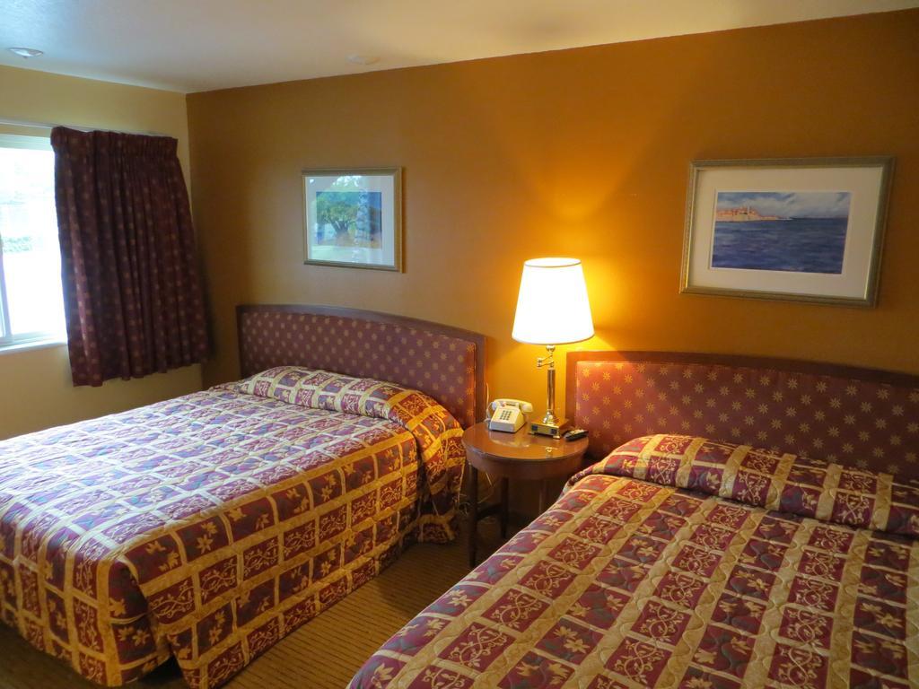 Queen Room with Two Queen Beds - Non-Smoking,67077094:JPEG