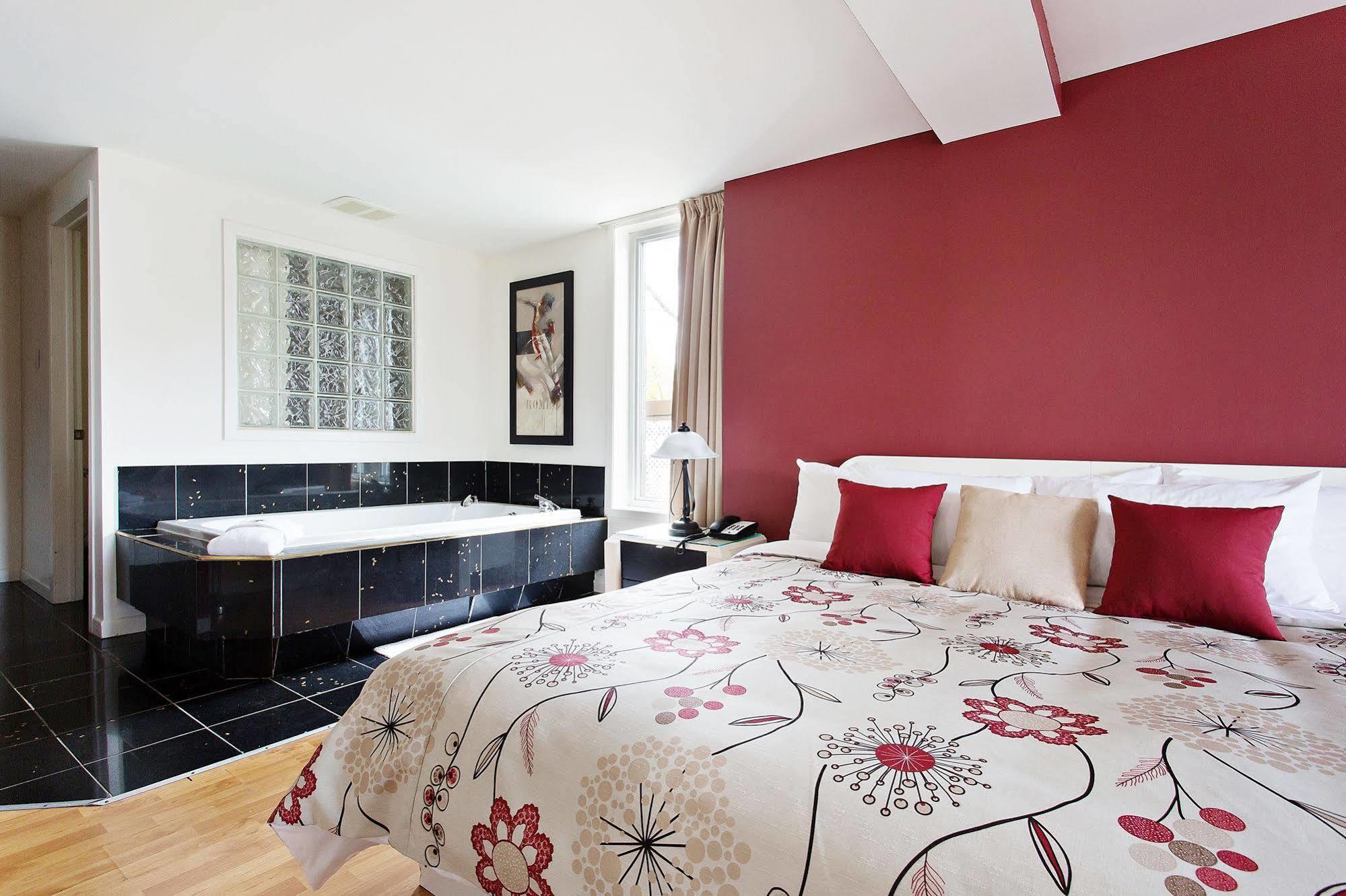 Suite Room King Bed Spa Bath