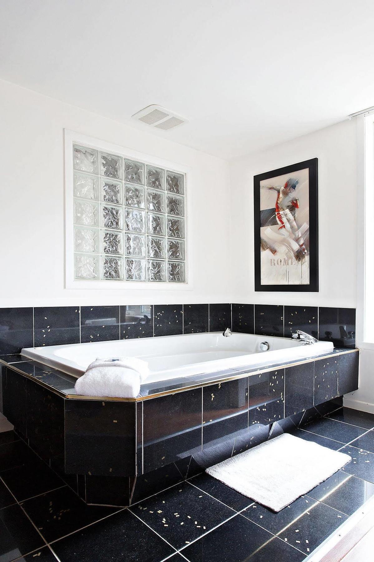 Suite Room King Bed Spa Bath Smoking