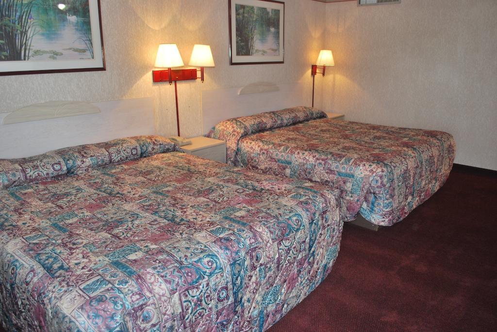 Deluxe Room Three Double Beds