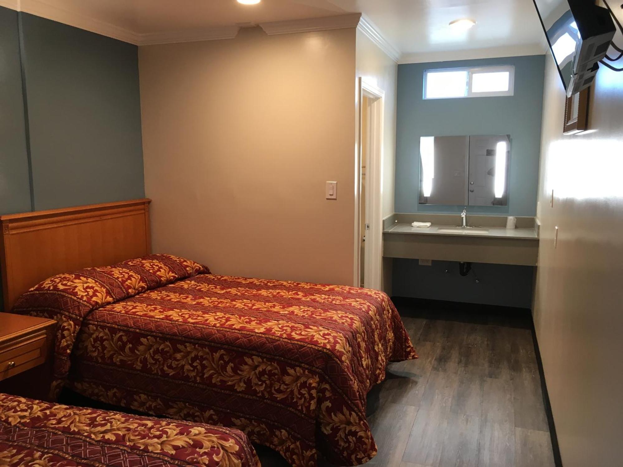 Deluxe Double Room with Bath,982469755:JPEG