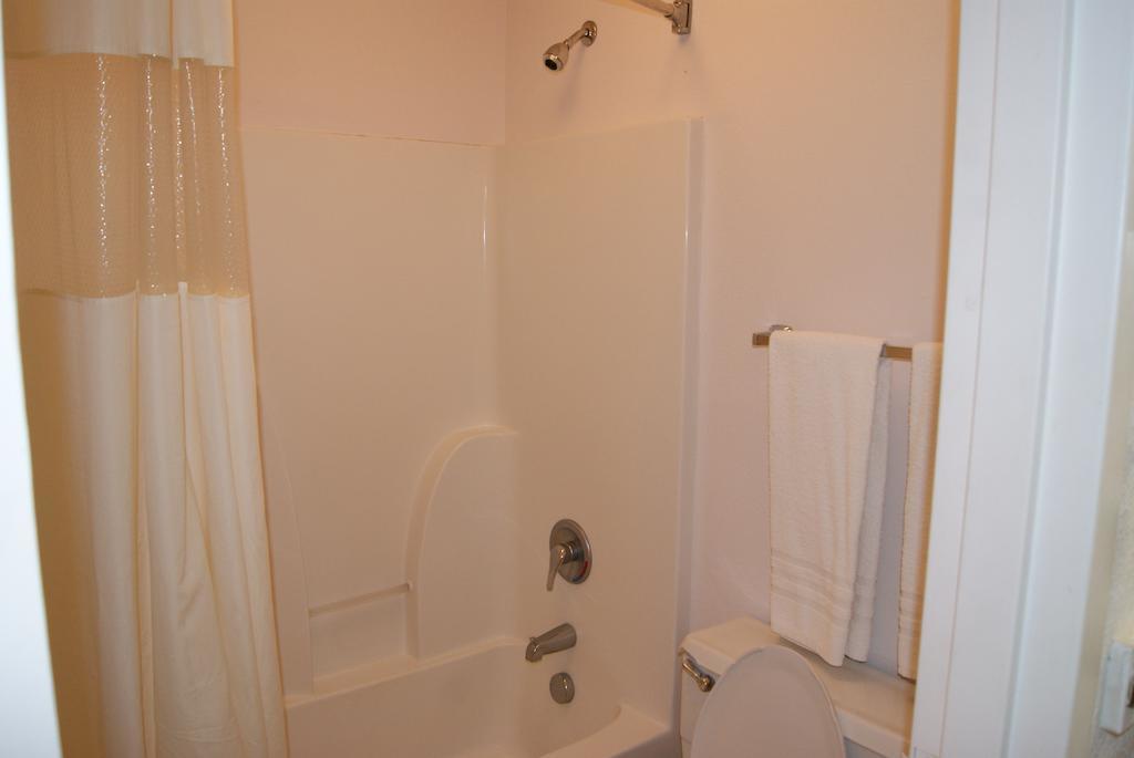 Double Room with Two Double Beds - Smoking,682674165:JPEG