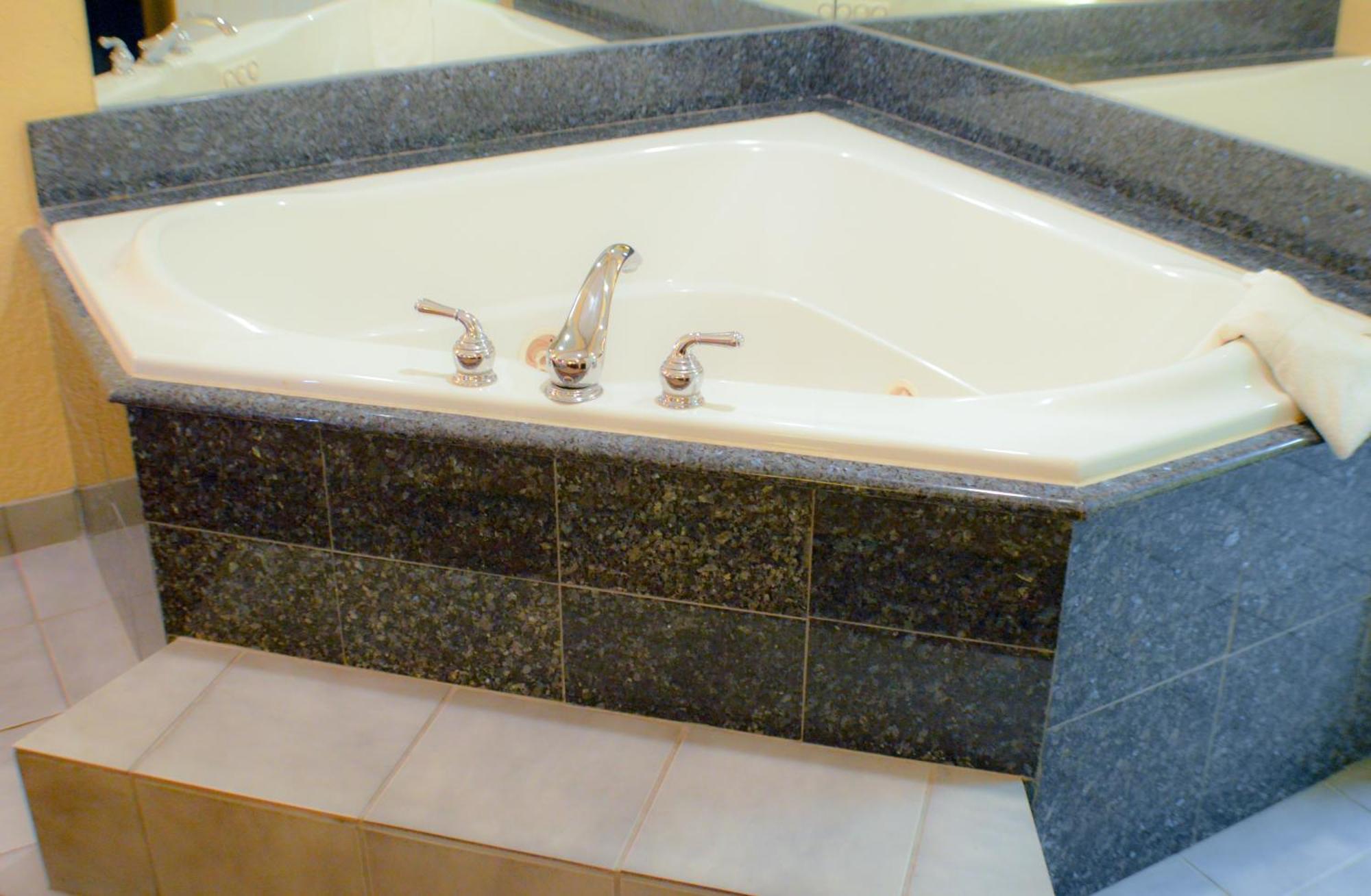 King Suite with Spa Bath,1584529366:JPEG