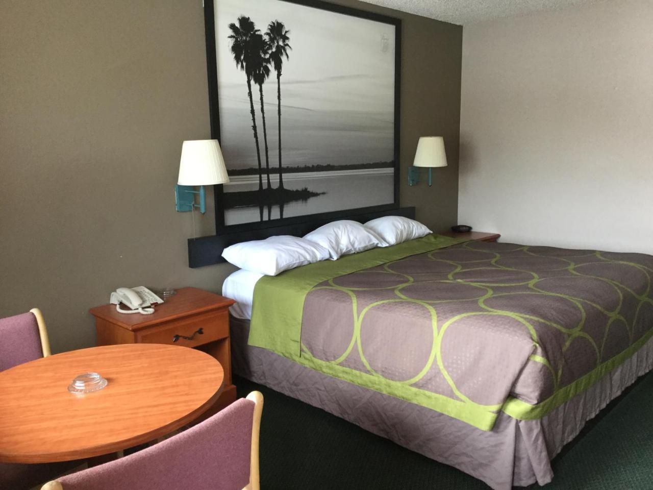 Standard King Room - Smoking,696210003:JPEG