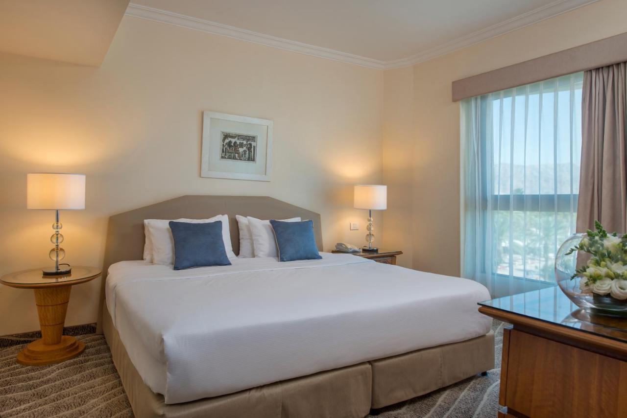 Deluxe Family Suite (2 Adults + 3 Children),815336558:JPEG