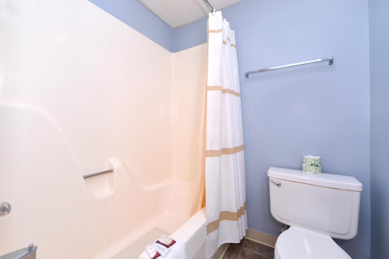 King Suite with Two King Beds - Non-Smoking