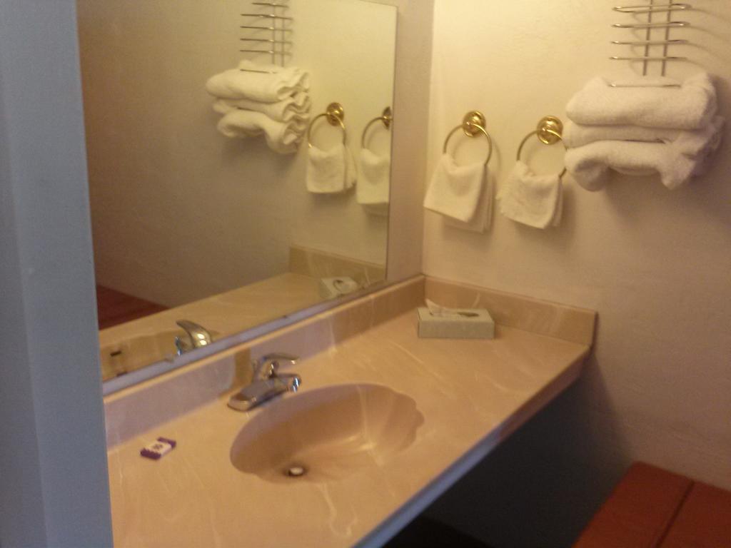 Queen Room with Two Queen Beds - Non-Smoking,1651190812:JPEG