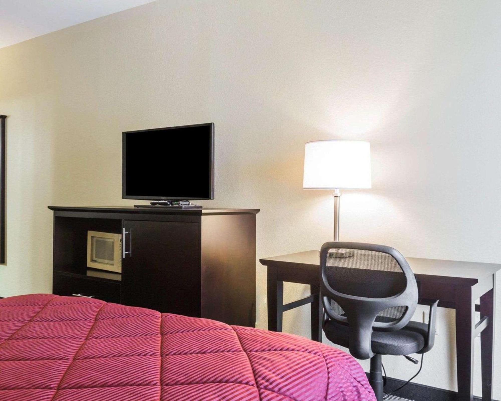 Queen Room Two Queen Beds Non-Smoking
