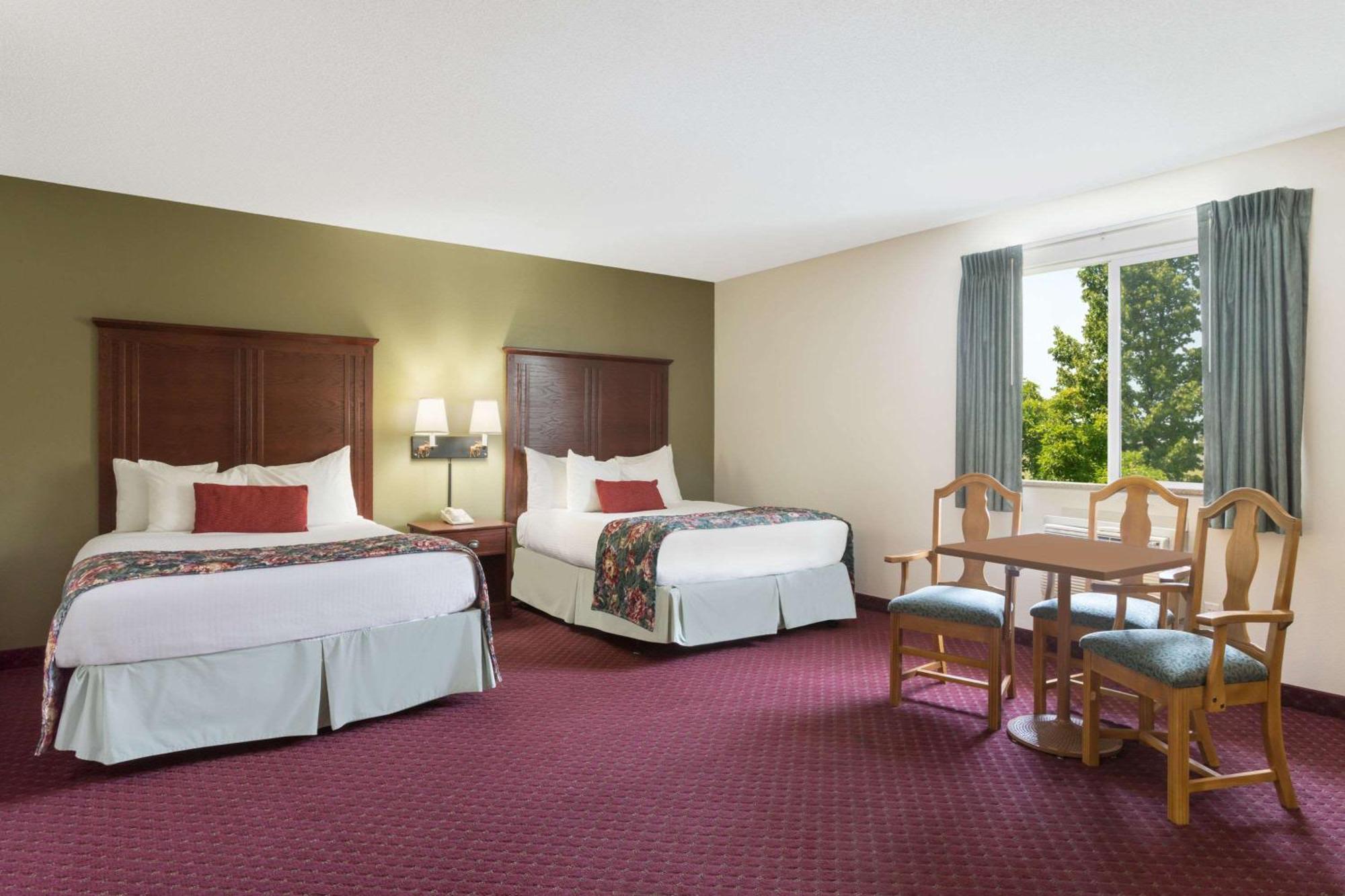Studio Suite Two Queen Beds Non-Smoking