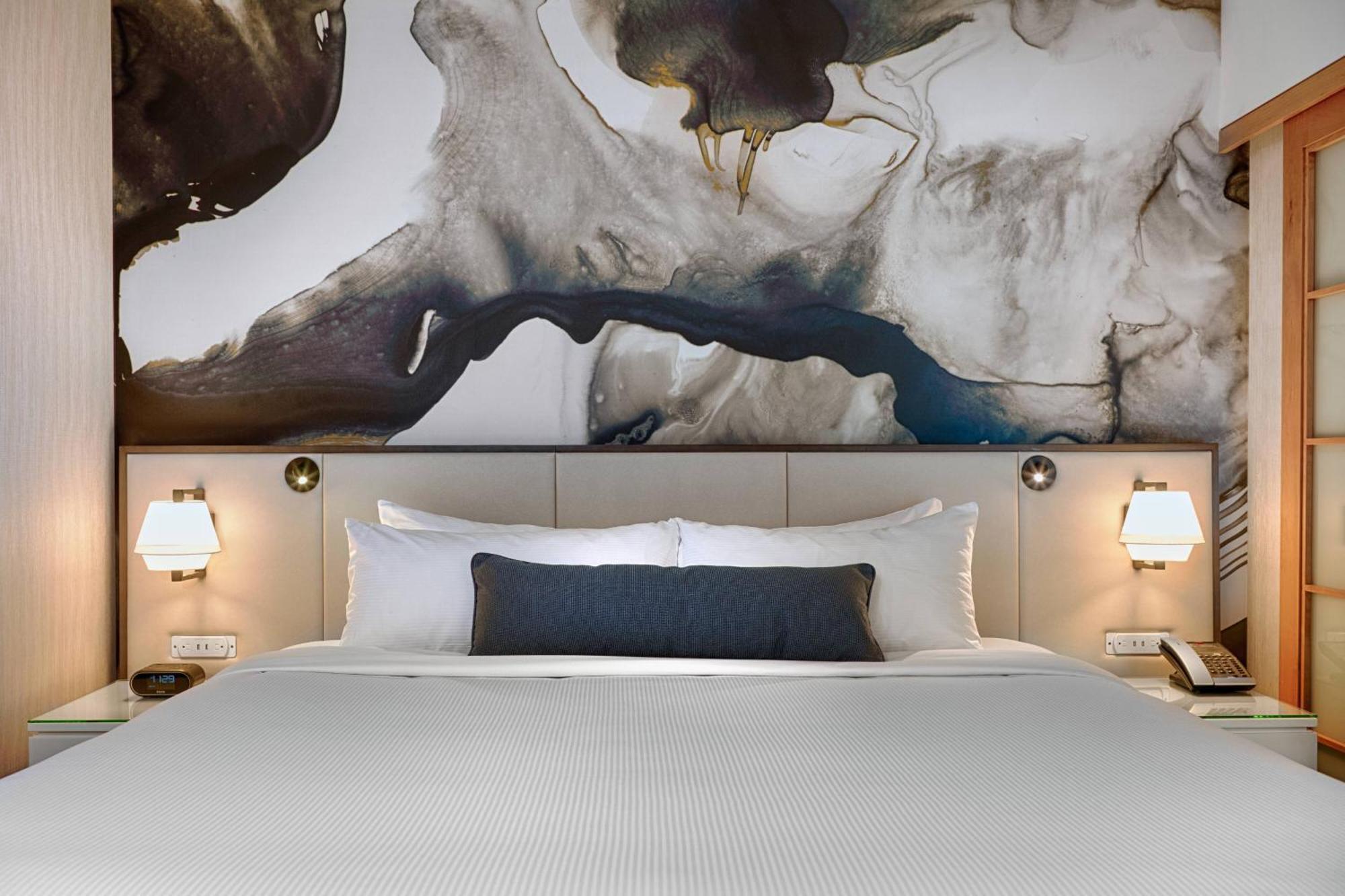 Suite, 1 King, Sofa bed,830080076:JPEG