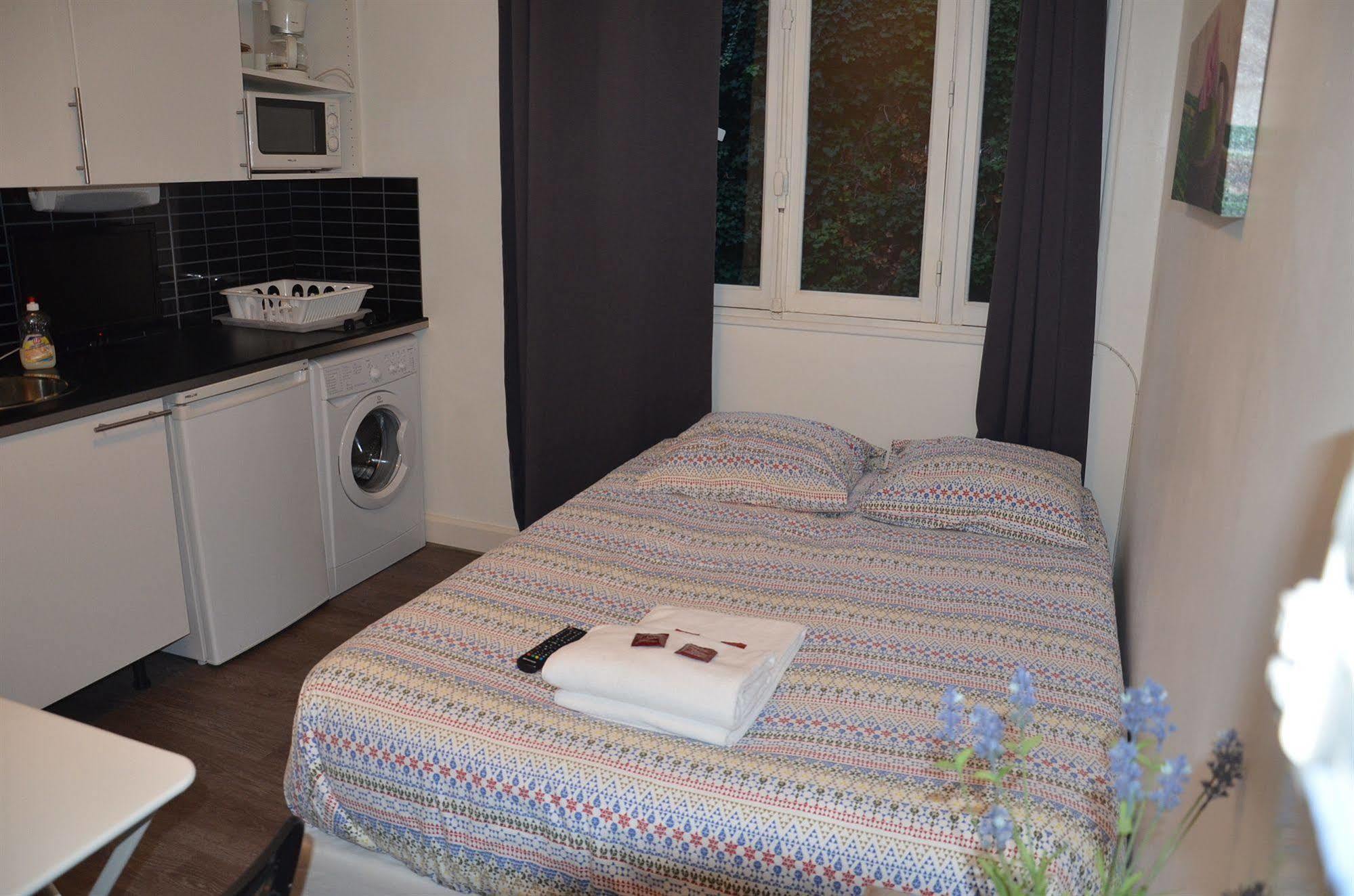 Standard Queen Room