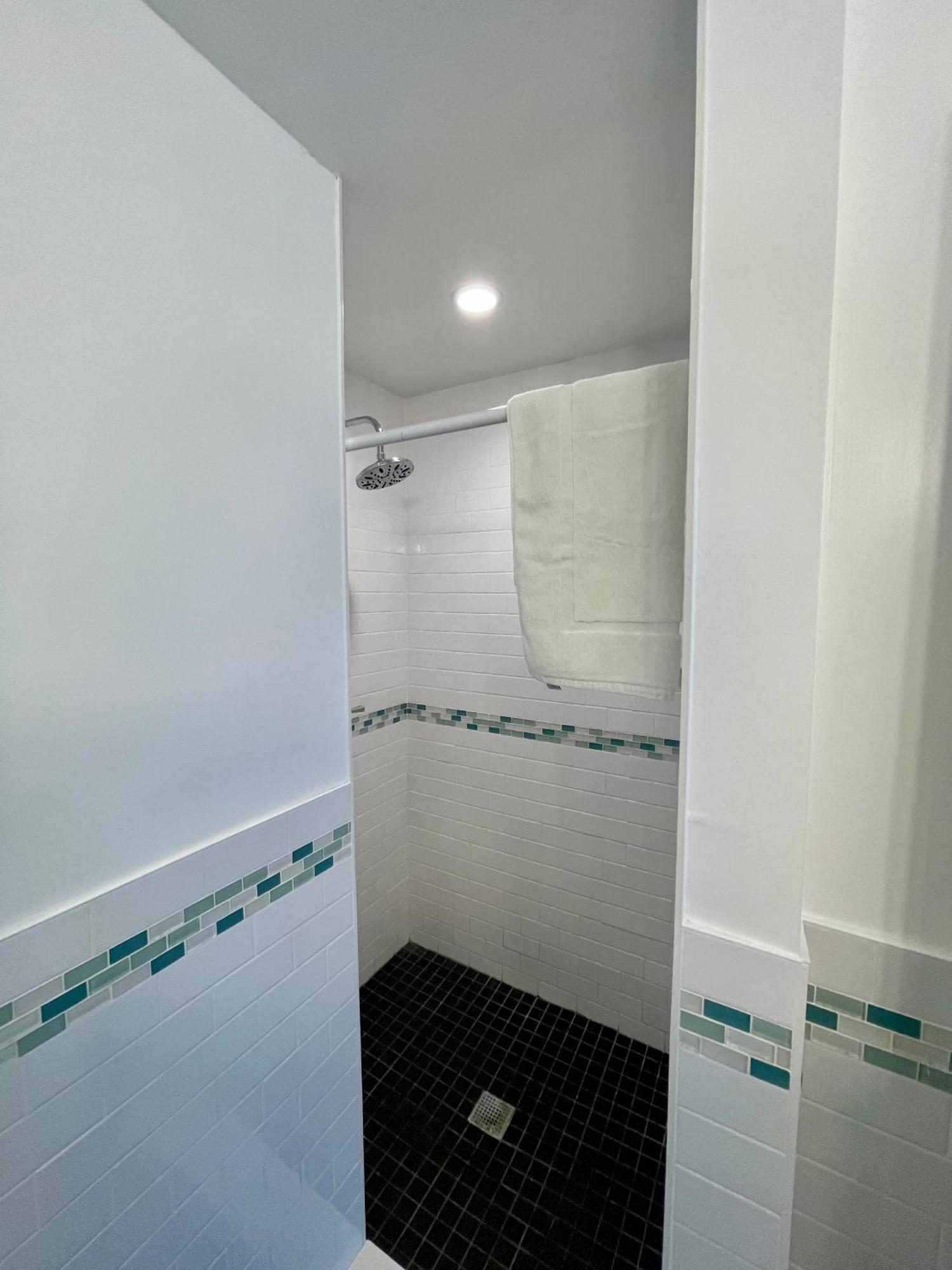 Large Double Room,1527096709:JPEG