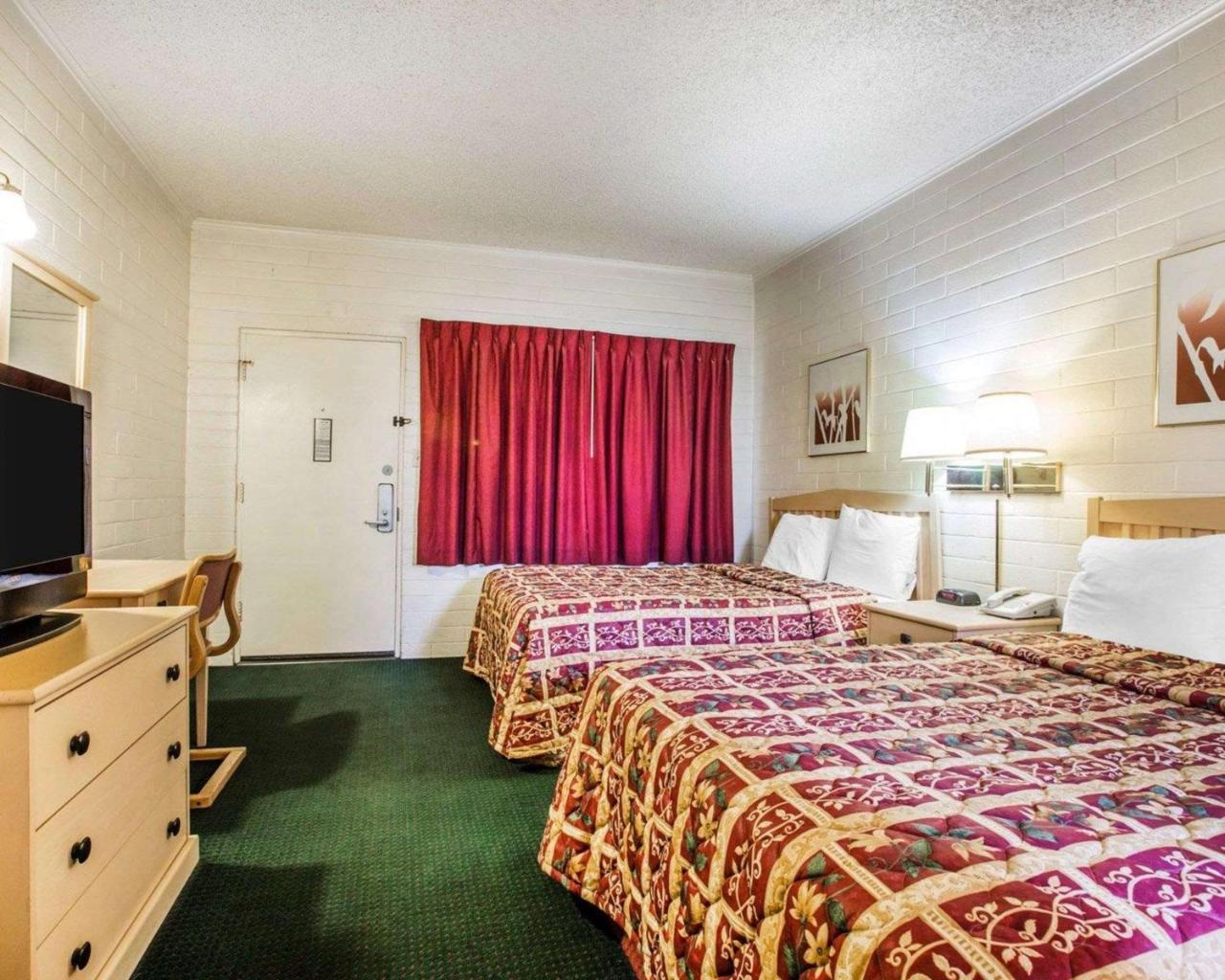 Double Room with Two Double Beds - Non-Smoking,743860180:JPEG