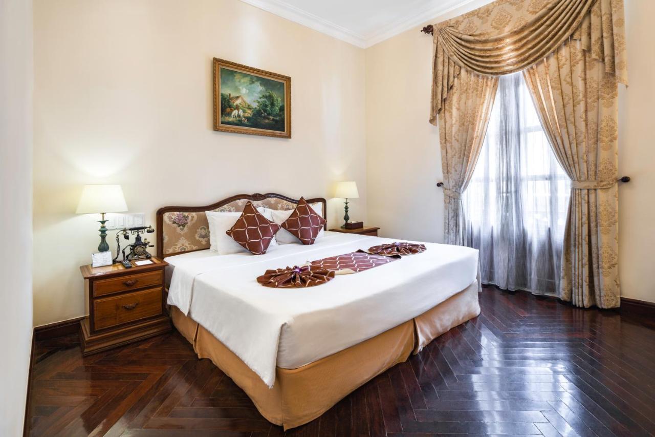 Grand Executive King City View or Balcony View