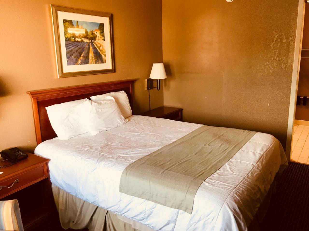 Queen Room - Disability Access - Non-Smoking