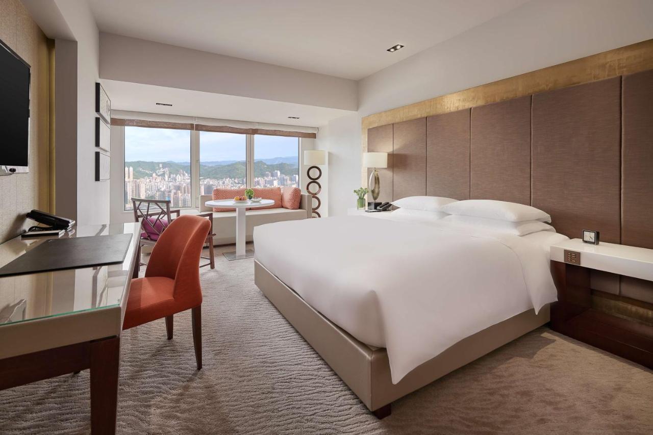 Deluxe King Room - Club Access,1644437718:JPEG