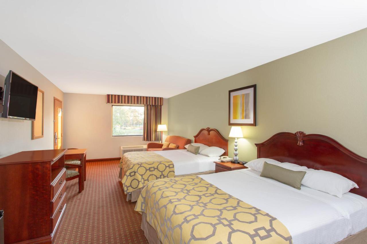 Queen Room with Two Queen Beds - Non-Smoking,846944411:JPEG