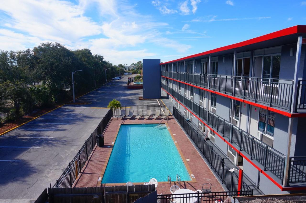Chambre avec 2 Lits Doubles - Non-Fumeurs - Vue sur Piscine