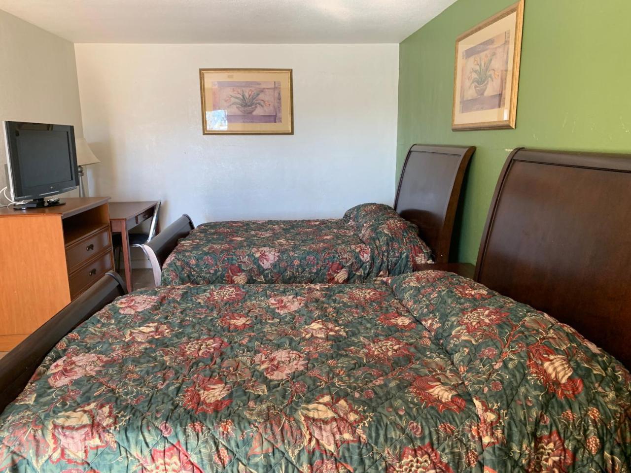 Room with 2 Queen Beds