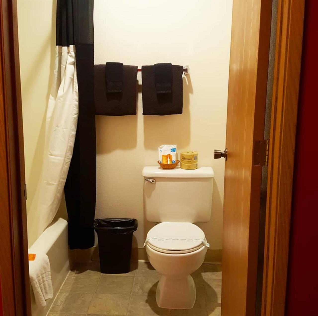 Deluxe Queen Room - Themed Room