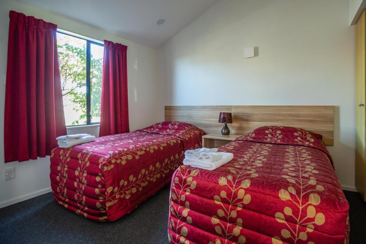 Two-Bedroom Apartment,757924957:JPEG