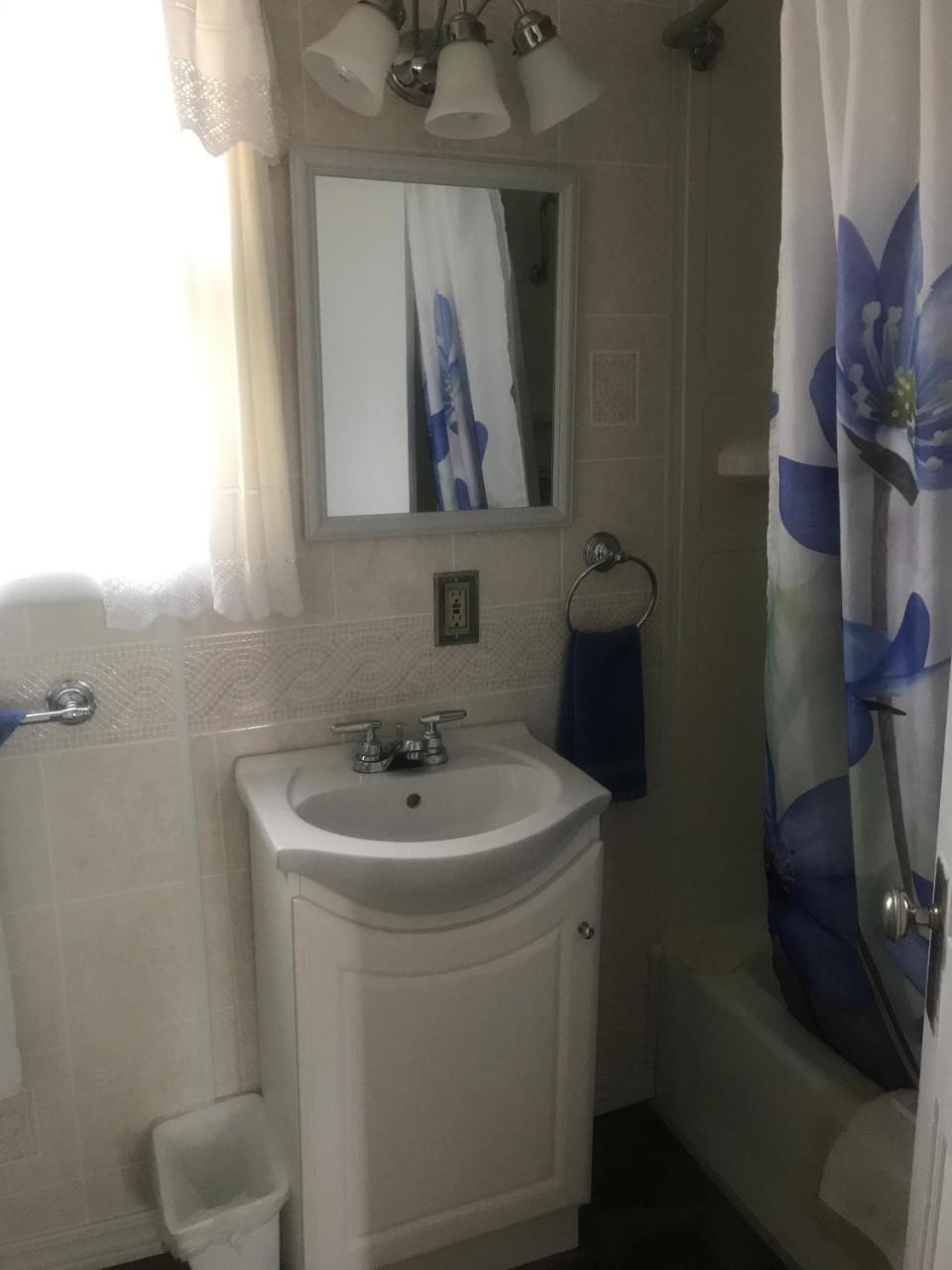 Standard Queen Room with Two Queen Beds,761145182:JPEG