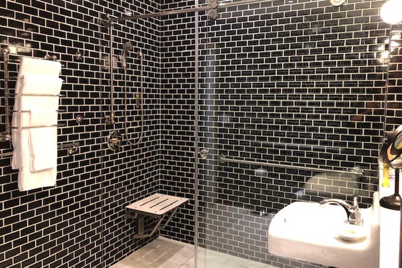 Deluxe Room Disability Access