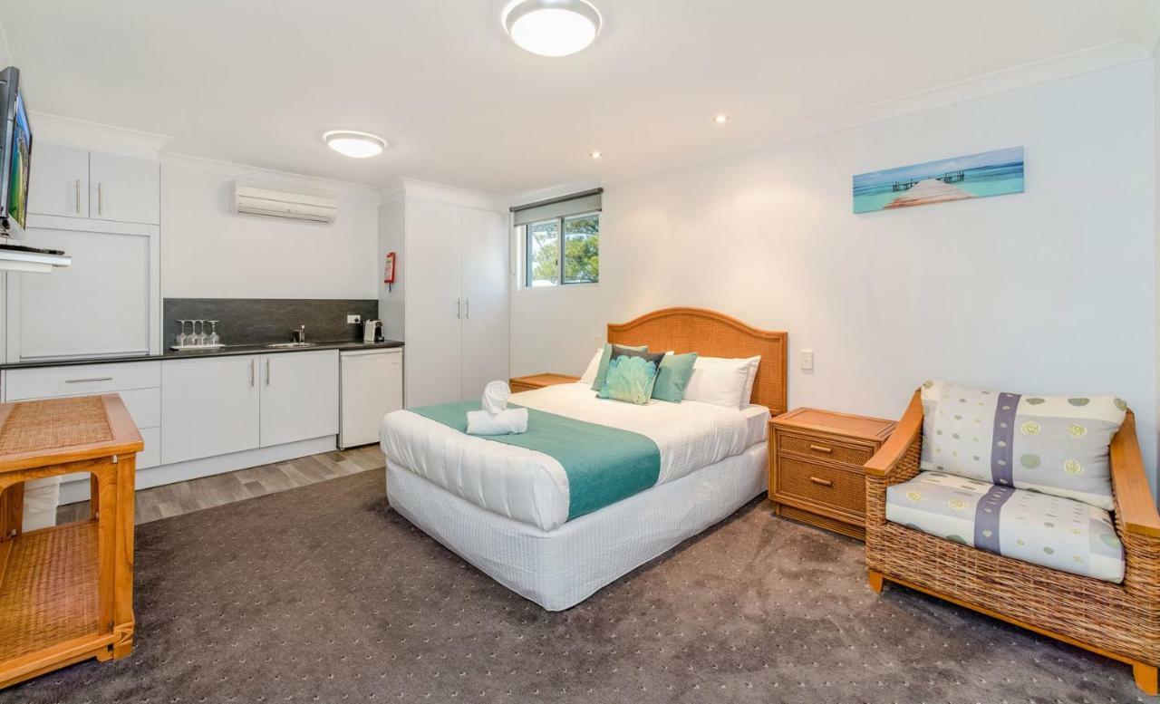 Queen Studio,781050120:JPEG