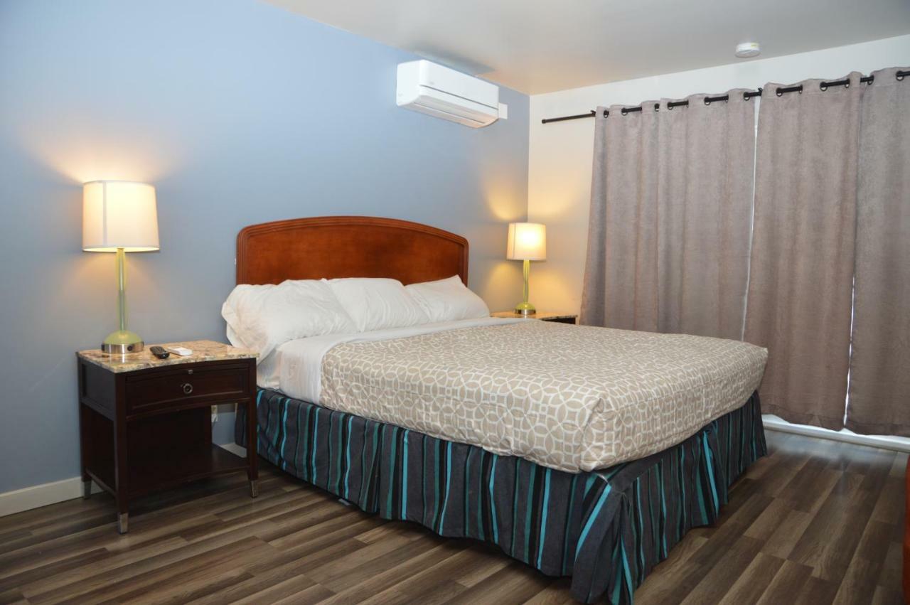 Suite room with three beds,784681071:JPEG