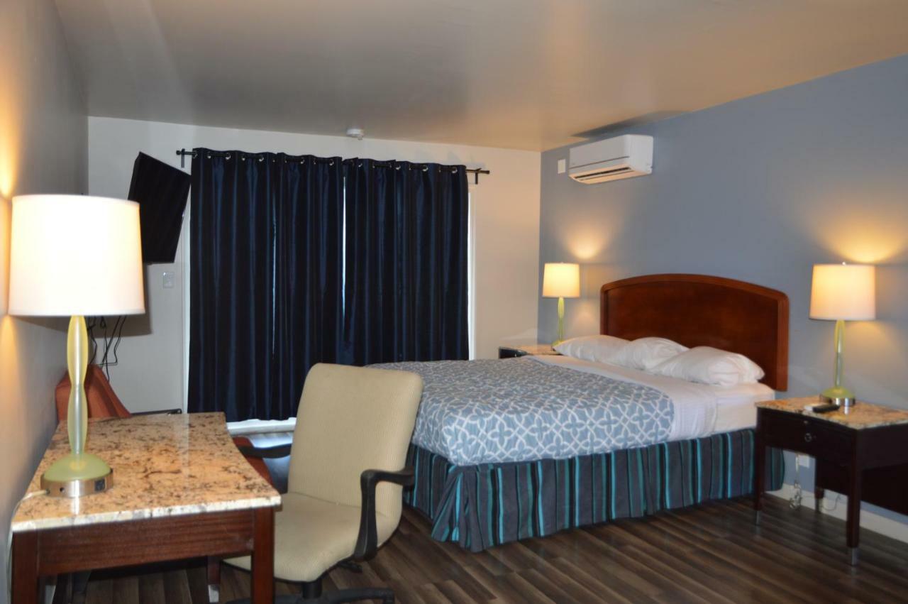 Suite room three beds