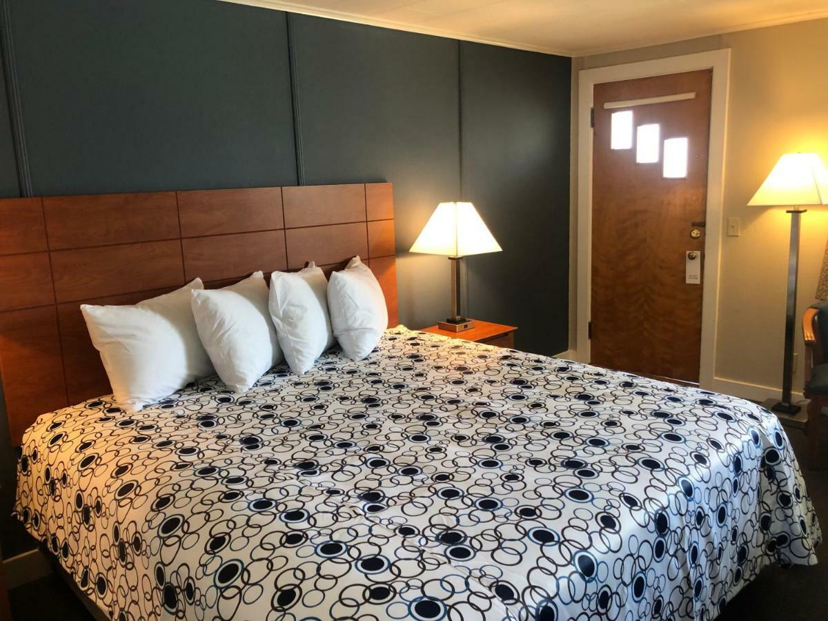 Zimmer mit Kingsize-Bett