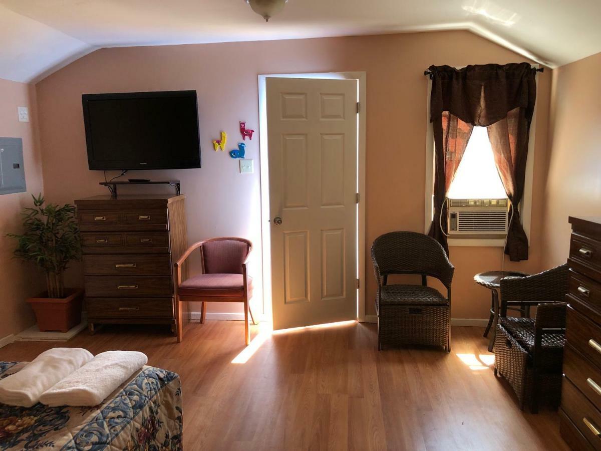 Deluxe Queen Suite