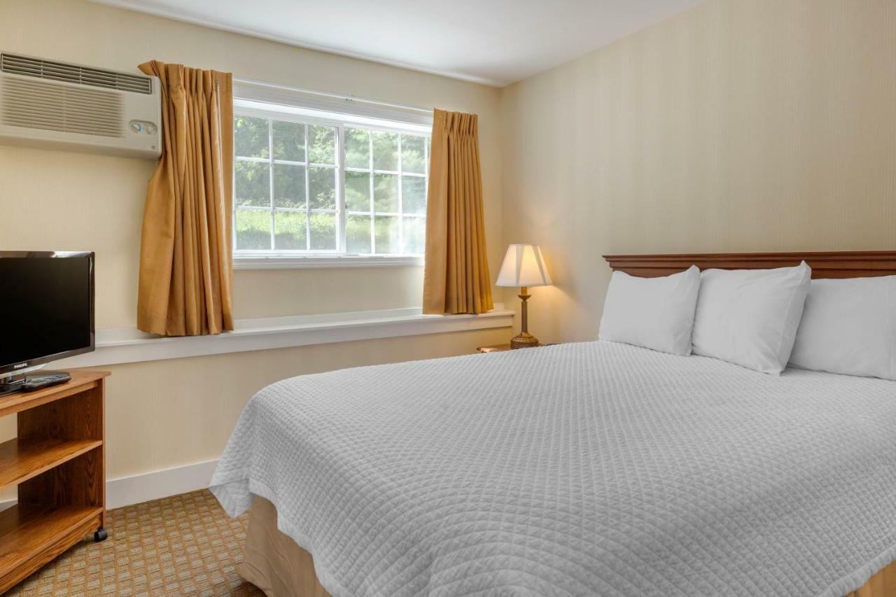 Two-Bedroom Apartment,818473313:JPEG