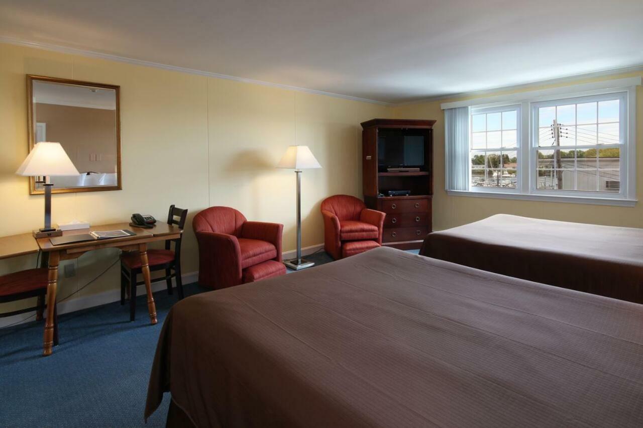 Deluxe Queen Room