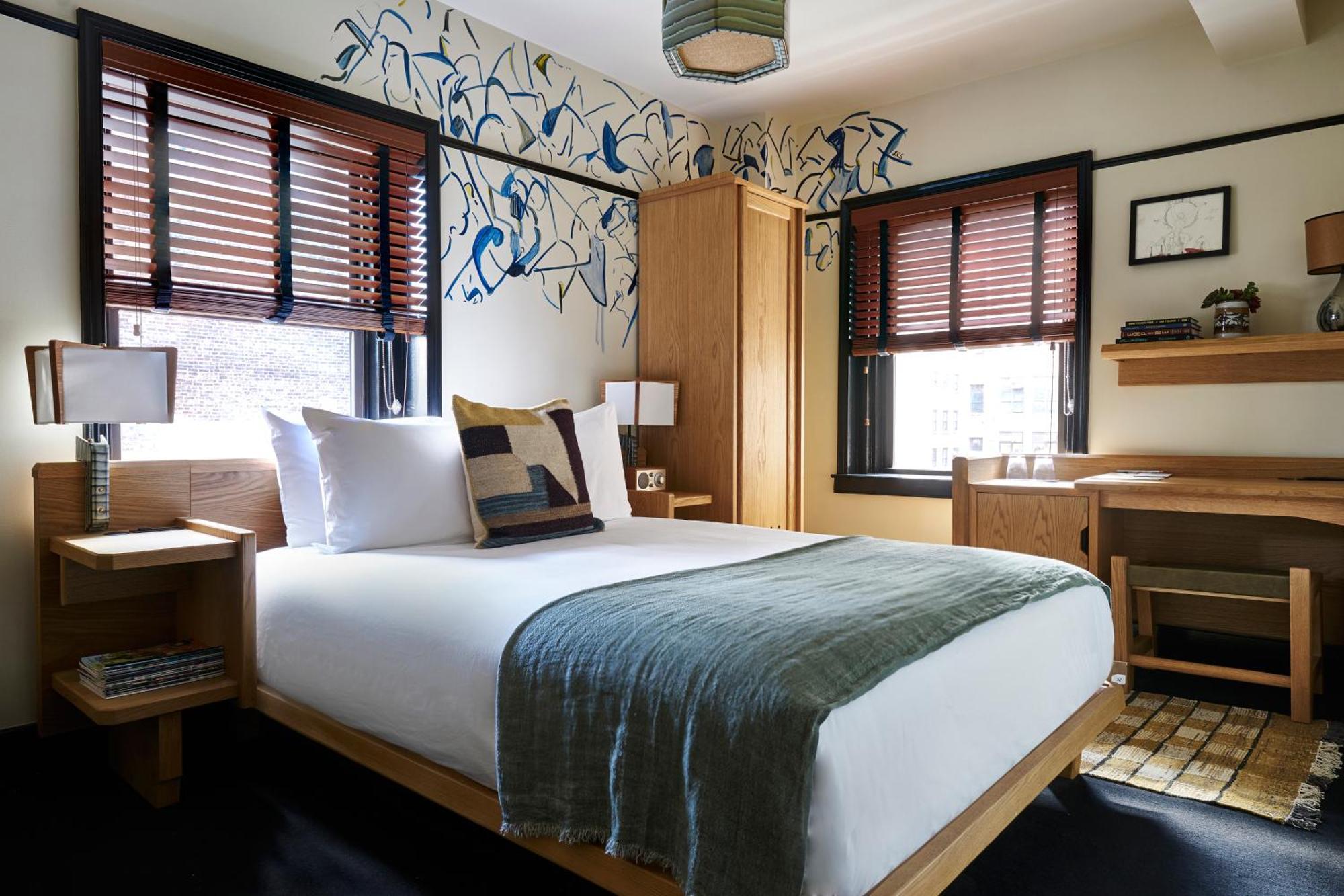 Gemütliches Zimmer mit Queensize-Bett