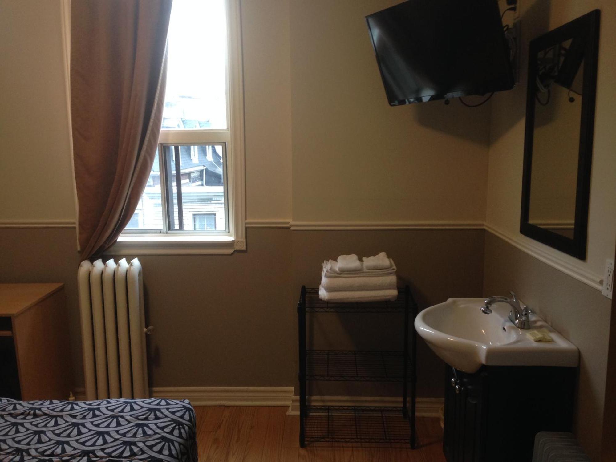 Basic Room Double Bed Private Bathroom