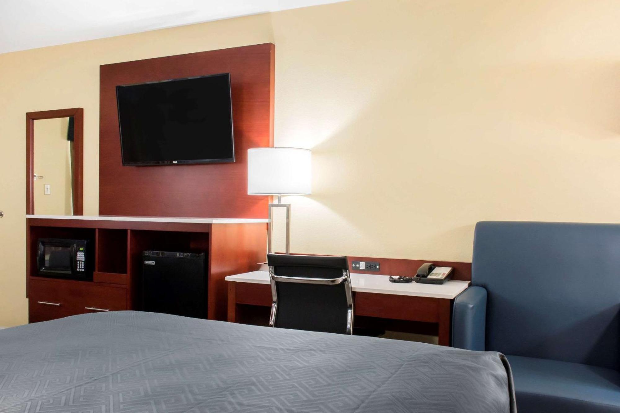 Standard Queen Room with Two Queen Beds - Non-Smoking